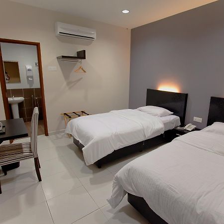 Melody Inn Hotel Keluang Kültér fotó