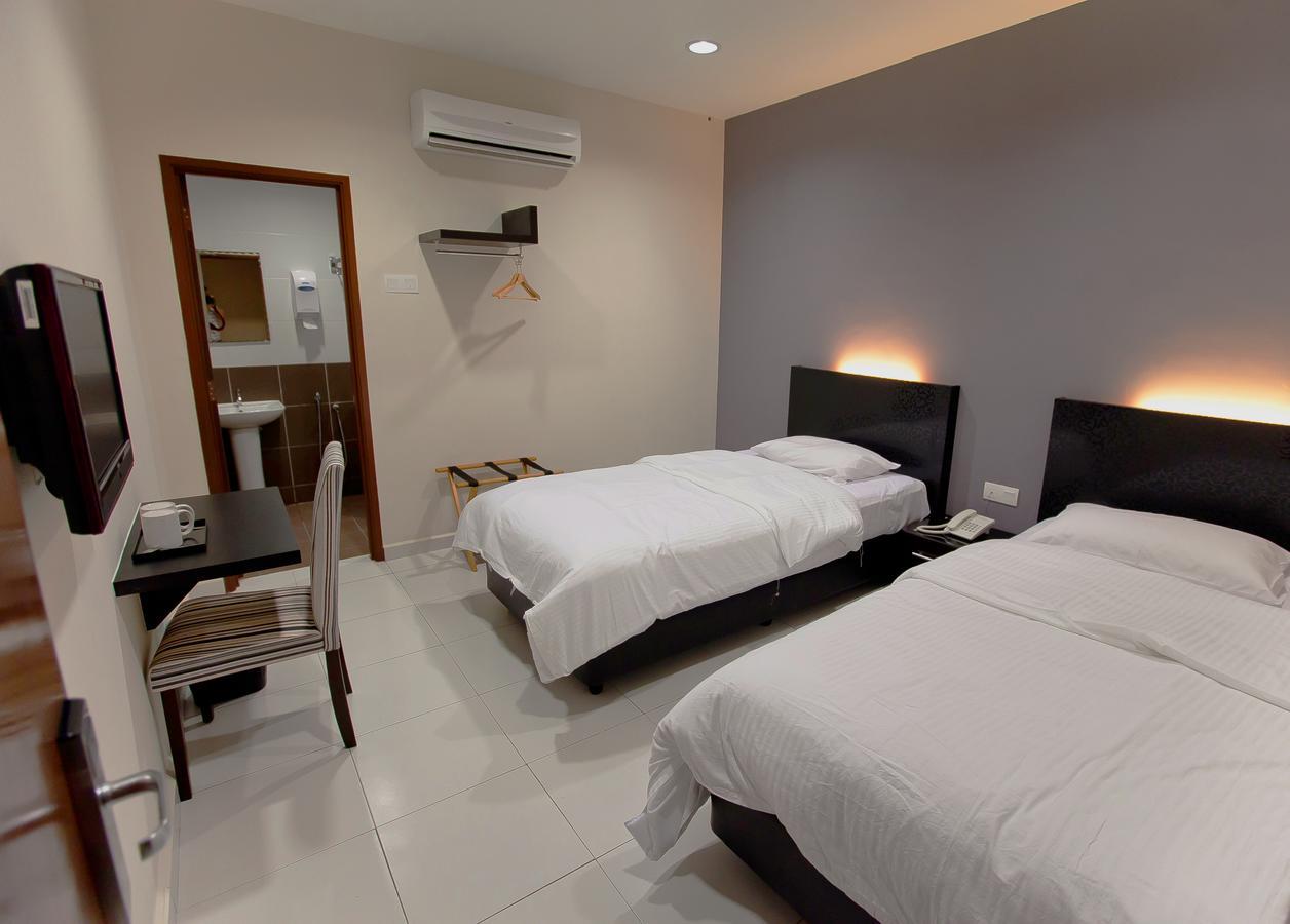 Melody Inn Hotel Keluang Kültér fotó